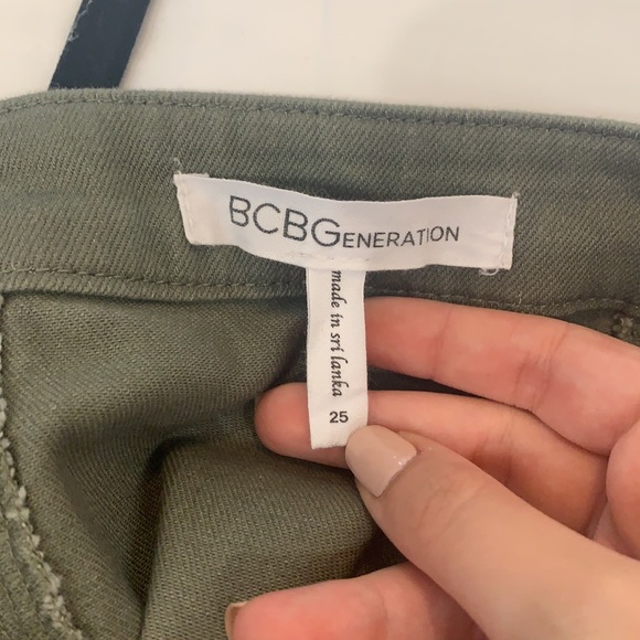 BCBGENERATION Frayed Denim Mini Skirt olive green - Picture 5 of 5